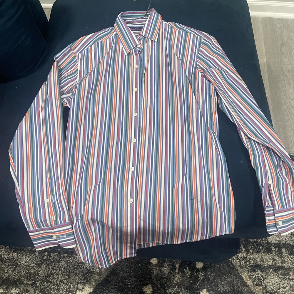 Men’s polo buttown shirt.